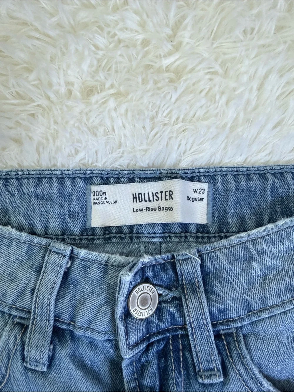 Hollister, low rise baggy Women’s Jeans with Embroidery